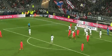 意甲焦点战：国际米兰4-0大胜科莫，路易斯·恩里克闪耀圣西罗（圣西罗之夜：国际米兰4-0零封科莫，路易斯·恩里克光芒四射）