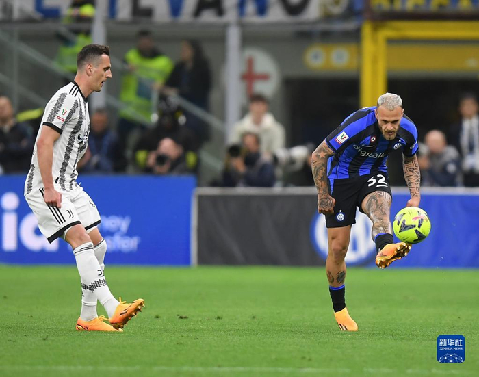 罗马诺：阿森纳对吉拉西的兴趣不实；曼联和巴萨和他有传闻（罗马诺辟谣：阿森纳无意吉拉西，曼联与巴萨传闻仍存）