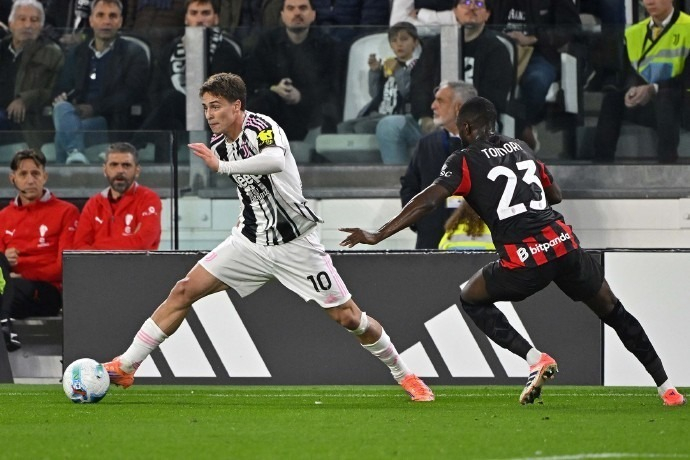 法尔克：拜仁正在为佩雷茨找寻新的外租球队，南安普顿有意（法尔克：拜仁正为佩雷茨物色新租借去处，南安普顿有意）