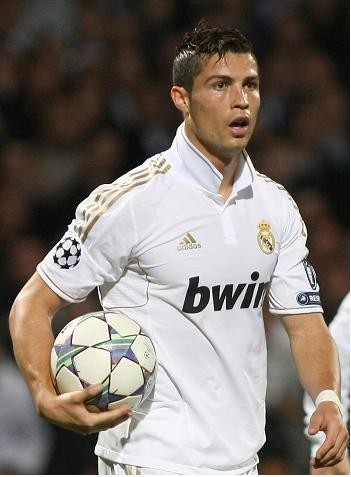 都灵vs科莫：杜万-萨帕塔、弗拉希奇首发，莫拉塔、尼科-帕斯出战（都灵PK科莫：杜万-萨帕塔、弗拉希奇打首发，莫拉塔携尼科-帕斯出战）