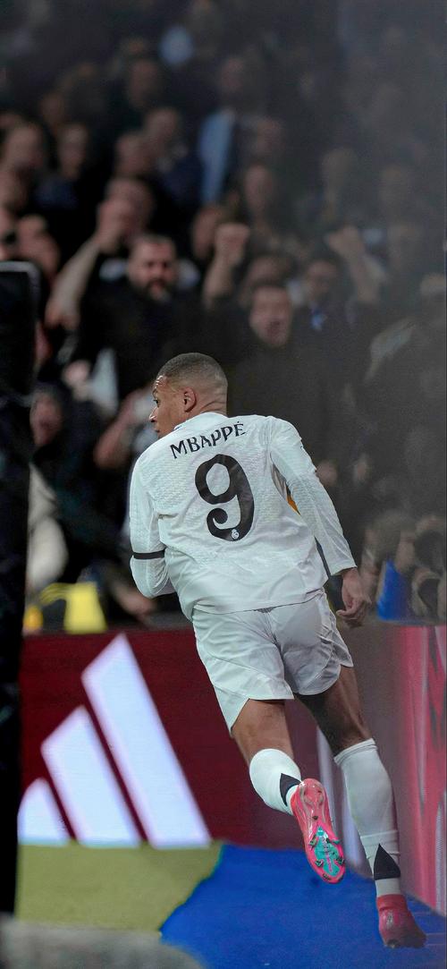 斯洛特回应萨拉赫言论，确认其缺席欧冠对阵米兰（斯洛特就萨拉赫言论作出回应，证实其缺席欧冠对米兰之战）