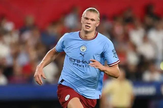 养老？不存在！40岁永动机累瘫了：触球101次 连续10轮狂奔90分钟