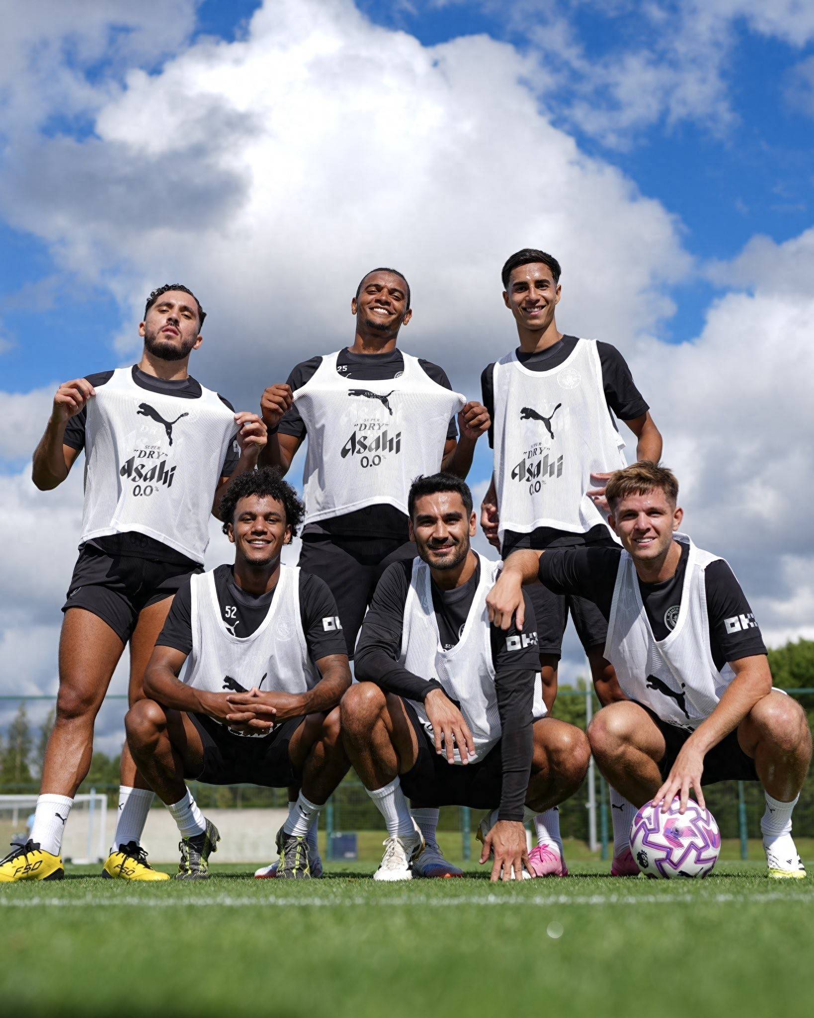 NBA：勇士主场险胜小牛