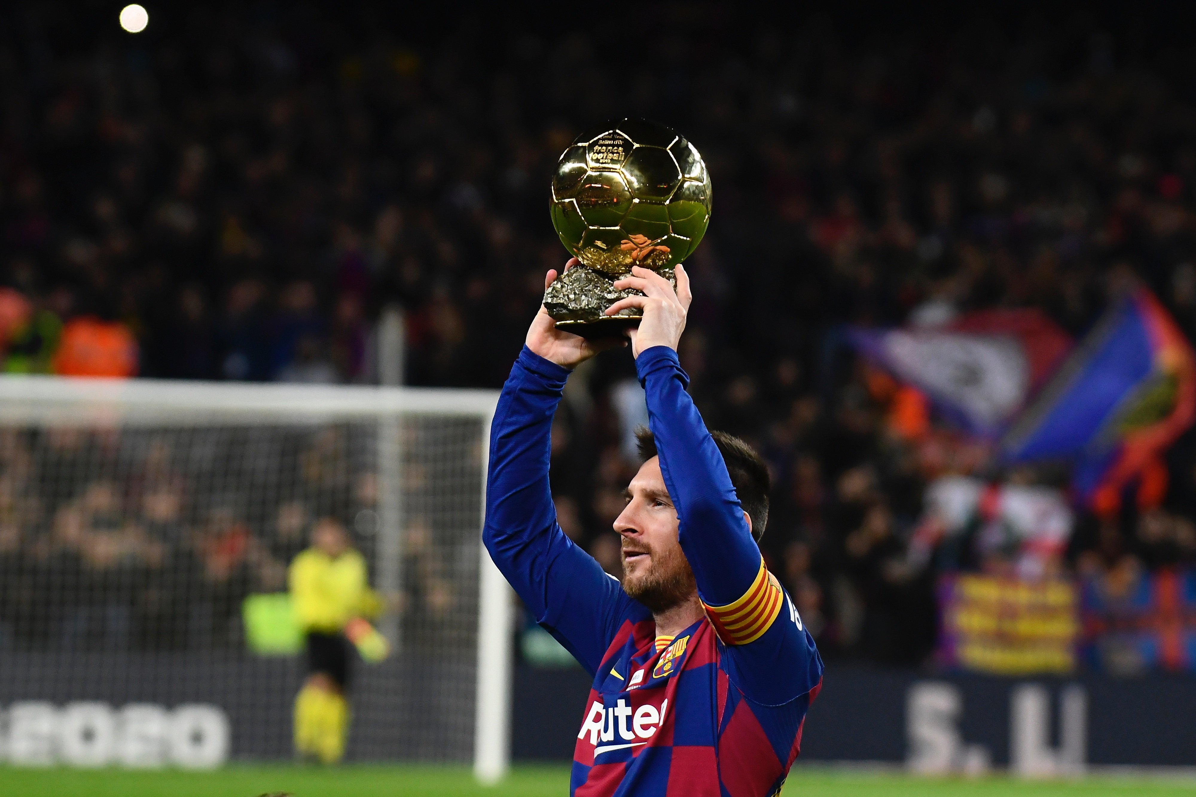 掘金约基奇三双末节爆发（约基奇砍三双 末节发力助掘金）