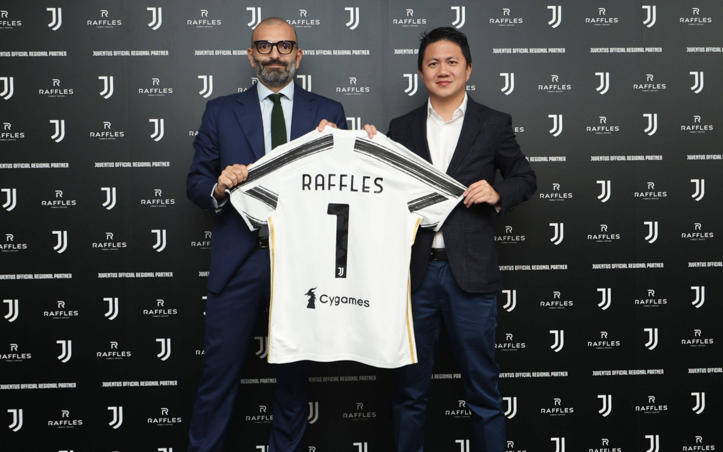 媒体人：阿奇姆彭很职业、不惹事，配得上在中超挣得每一分钱（媒体人称阿奇姆彭职业自律、不惹事，在中超的每一分收入都物有所值）