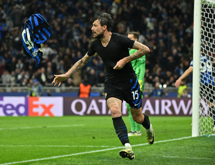 关键时刻，谁在躲？（紧要关头，谁在退缩？）