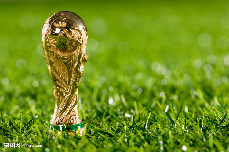 这啥情况？阿隆索赛后和瓜帅握手致意后就直接回更衣室了（怎么回事？阿隆索赛后与瓜帅致意后径直返回更衣室）