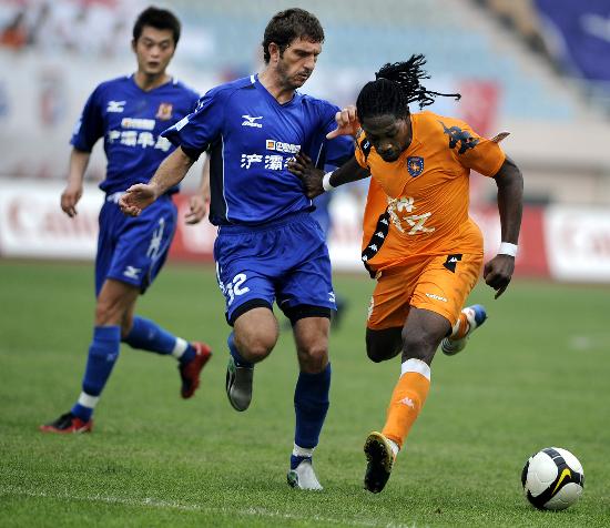 赵鹏：蒋4朱5是国内顶级中卫，但他俩搭配踢亚冠还是太吃力了（赵鹏评蒋4朱5：国内顶级中卫搭档，踢亚冠仍显吃力）