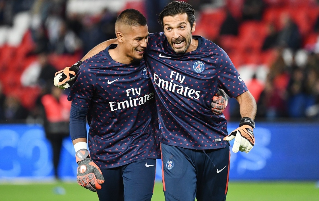 哥本哈根球迷单场向场内投掷83枚烟花，俱乐部被罚15万克朗