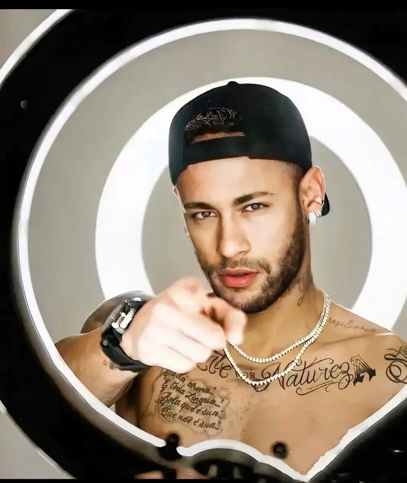 曼联拉什福德进球助球队连胜（拉什福德建功助曼联豪取连胜）