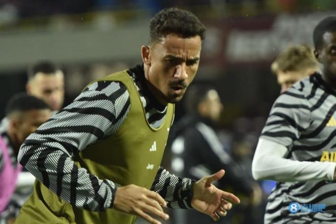 篮球篮网球队更换战术，提高进攻效率