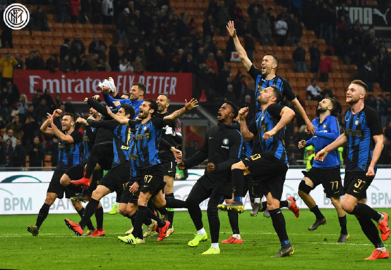 因伤缺席今年剩余比赛阵容：德布劳内、卡瓦哈尔、加维等在列（因伤无缘今年剩余赛事：德布劳内、卡瓦哈尔、加维等名列其中）