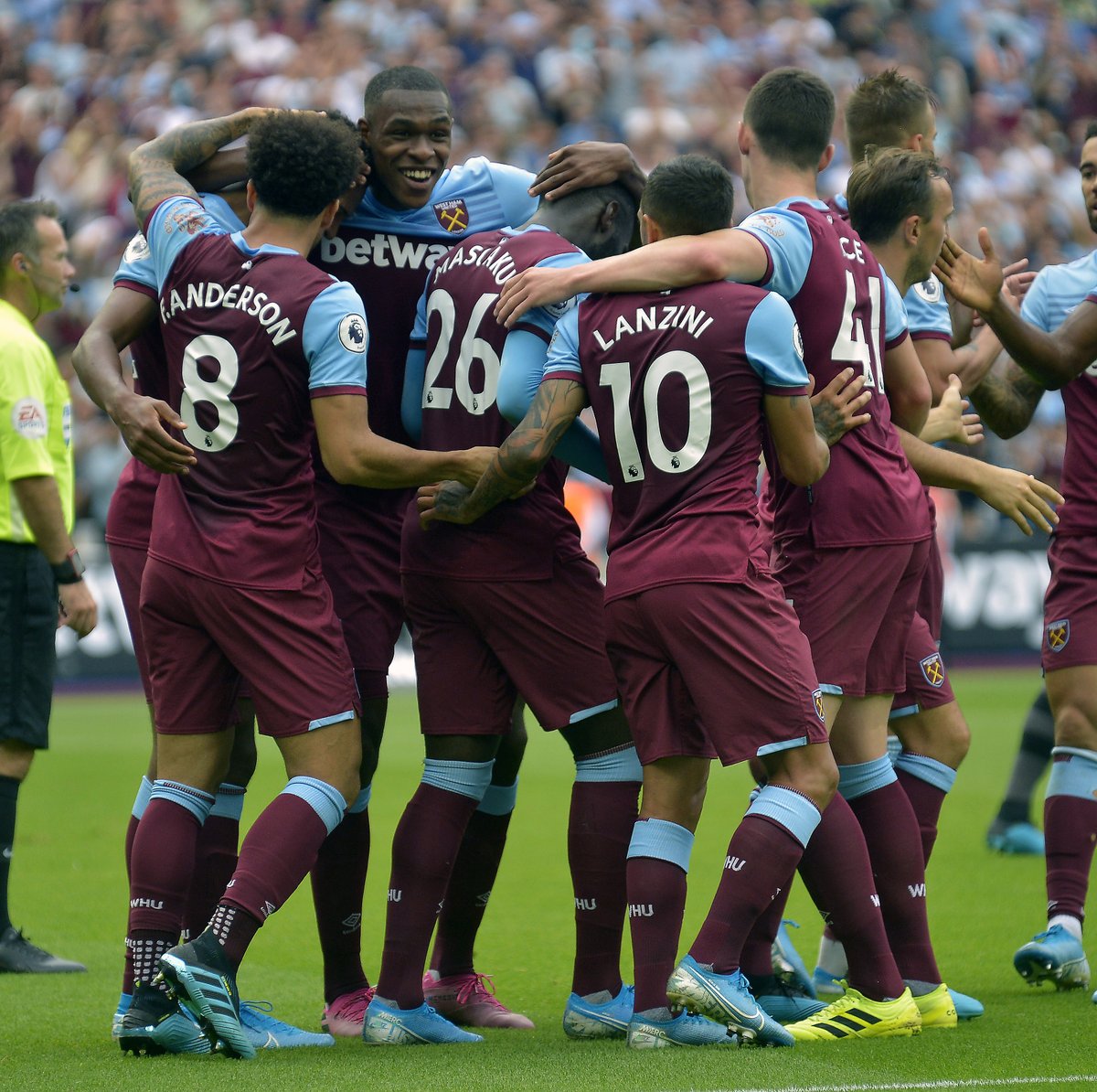 世欧预半场：恩博洛破门，尼格伦追平，瑞士暂1-1瑞典（世欧预半场战报：恩博洛先开纪录，尼格伦扳平，瑞士暂与瑞典1-1）